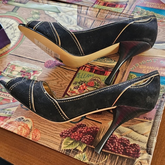 Enzo Angiolini Black and Gold Peep-Toe Heels - Picture 6 of 8